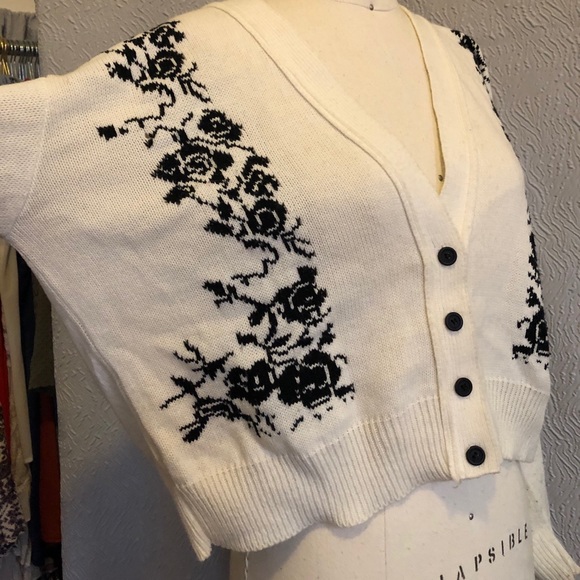 White with black rose vintage button down sweater - Picture 2 of 5